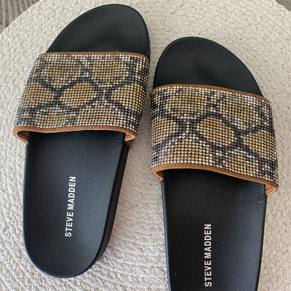 Steve Madden Black and Gold Glamorous Sandals